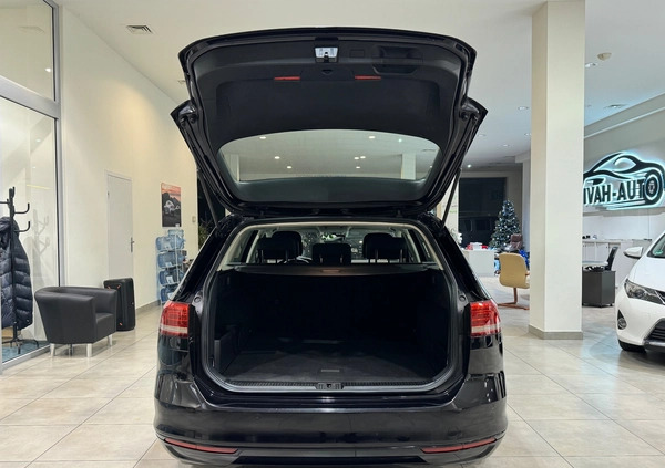 Volkswagen Passat cena 49900 przebieg: 299000, rok produkcji 2016 z Ozimek małe 631